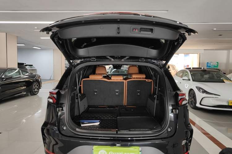 Used BYD Tang New Energy 2022 DM-p 215KM Four-Wheel Drive Flagship Model Trunk