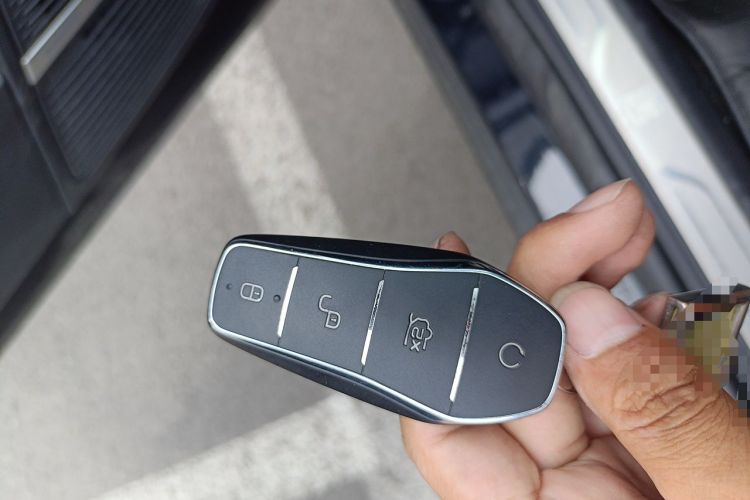 Used BYD Tang New Energy 2022 EV 730KM Luxury Model Vehicle Key