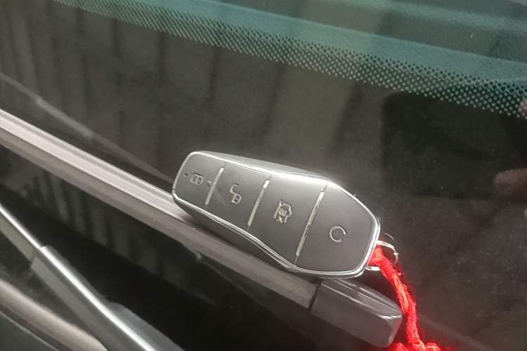 Used BYD Tang New Energy 2022 EV 730KM Luxury Model Vehicle Key
