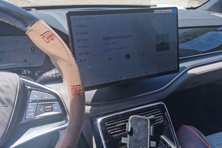 Used BYD Tang New Energy 2022 EV 730KM Luxury Model Audio And AC Panel