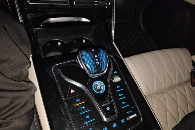 Used BYD Tang New Energy 2022 DM-p 215KM Four-Wheel Drive Flagship Model Gear Lever