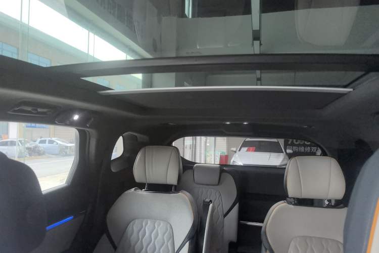 Used BYD Tang New Energy 2022 EV 635 km All-Wheel-Drive Flagship Model Headliner