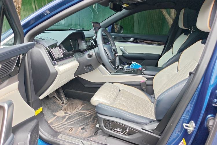 Used BYD Tang New Energy 2022 EV 635 km All-Wheel-Drive Flagship Model Interior 3