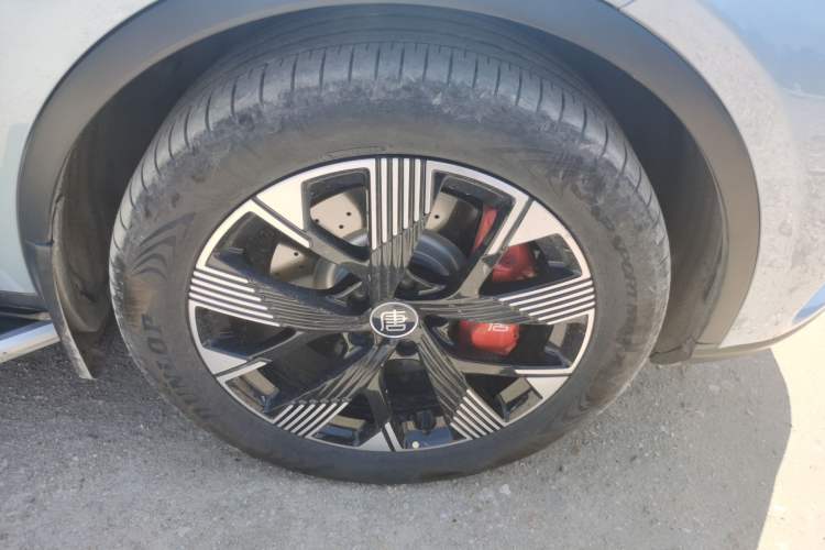 Used BYD Tang New Energy 2022 EV 730KM Luxury Model Right Front Wheel Hub