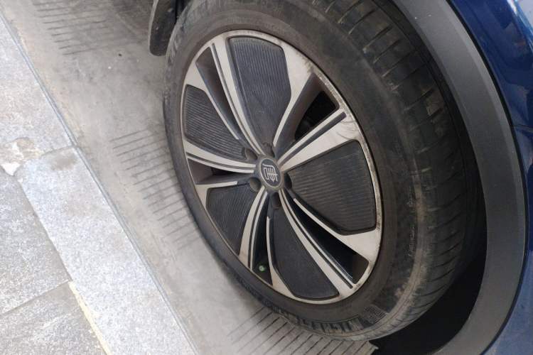 Used BYD Tang New Energy 2022 DM-p 215KM Four-Wheel Drive Flagship Model Right Front Wheel Hub