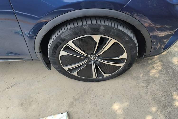 Used BYD Tang New Energy 2022 EV 635 km All-Wheel-Drive Flagship Model Right Front Wheel Hub