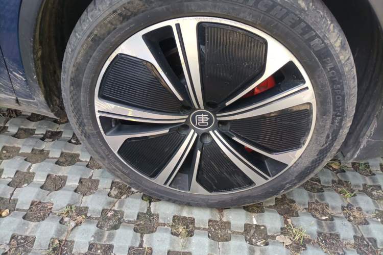 Used BYD Tang New Energy 2022 DM-p 215 km All-Wheel-Drive Deluxe Model Right Front Wheel Hub