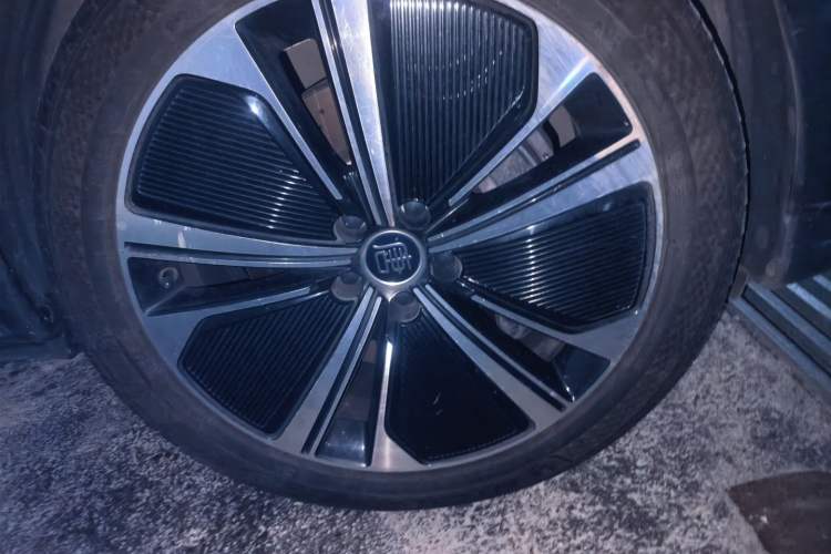 Used BYD Tang New Energy 2022 DM-p 215KM Four-Wheel Drive Flagship Model Right Front Wheel Hub
