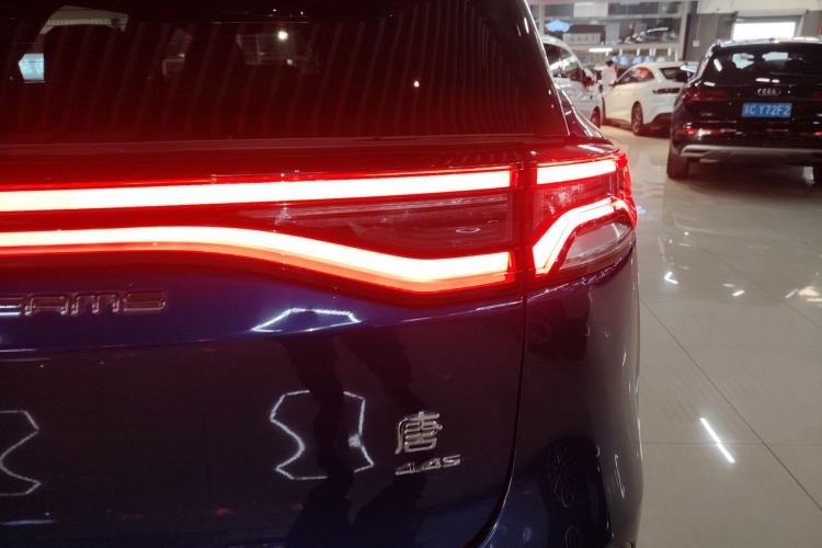 Used BYD Tang New Energy 2022 EV 635 km All-Wheel-Drive Flagship Model Right Rear Taillight