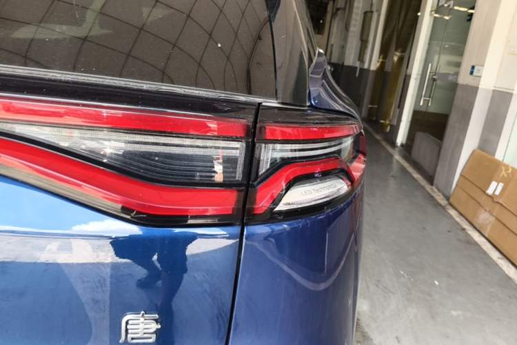 Used BYD Tang New Energy 2022 EV 635 km All-Wheel-Drive Flagship Model Right Rear Taillight