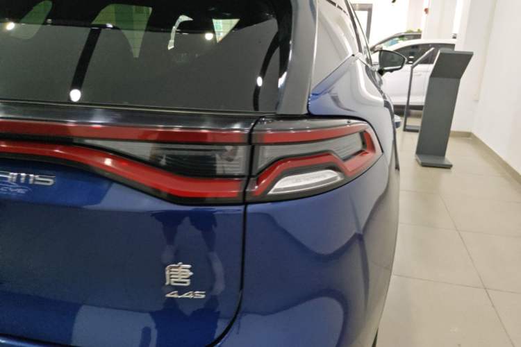 Used BYD Tang New Energy 2022 EV 635 km All-Wheel-Drive Flagship Model Right Rear Taillight