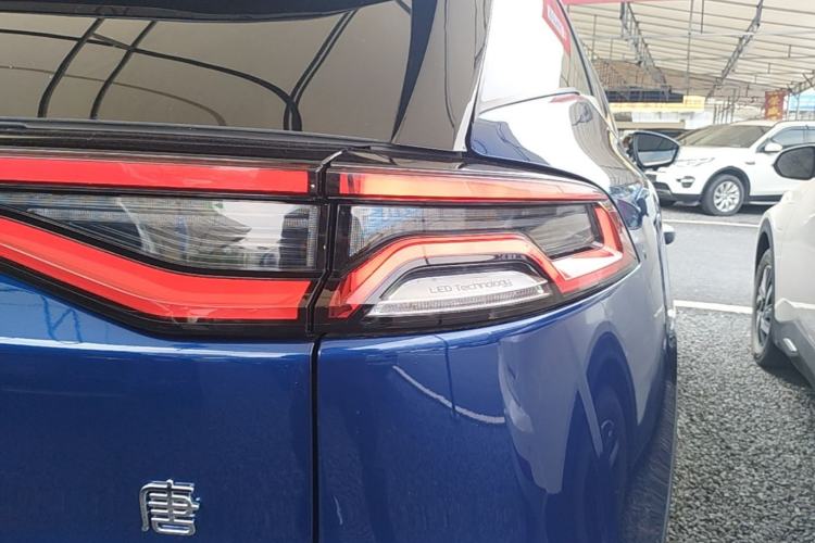 Used BYD Tang New Energy 2022 EV 635 km All-Wheel-Drive Flagship Model Right Rear Taillight