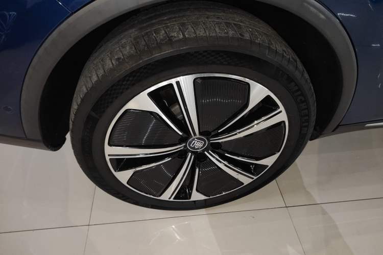 Used BYD Tang New Energy 2022 EV 635 km All-Wheel-Drive Flagship Model Right Rear Wheel Hub