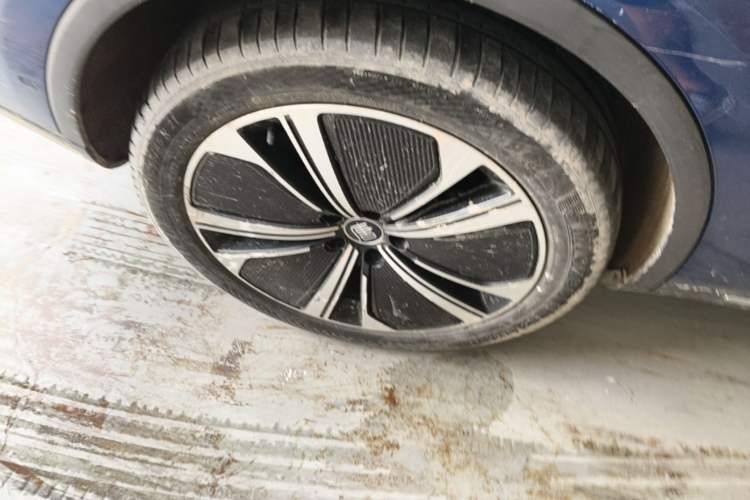 Used BYD Tang New Energy 2022 EV 635 km All-Wheel-Drive Flagship Model Right Rear Wheel Hub