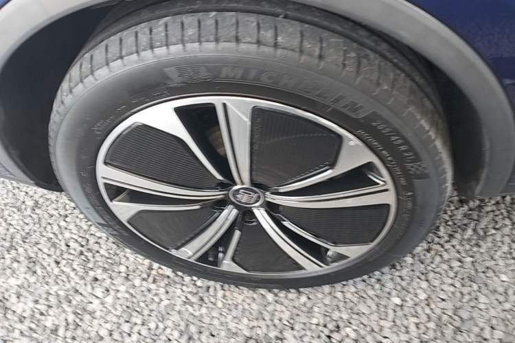 Used BYD Tang New Energy 2022 EV 635 km All-Wheel-Drive Flagship Model Right Rear Wheel Hub