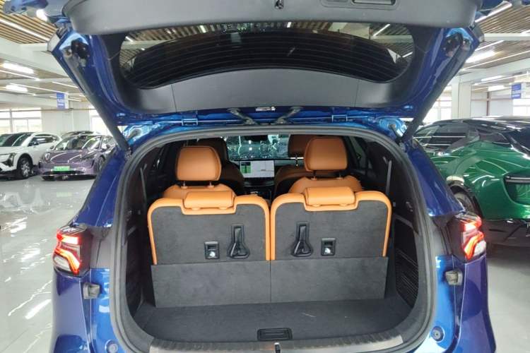 Used BYD Tang New Energy 2022 EV 635 km All-Wheel-Drive Flagship Model Trunk