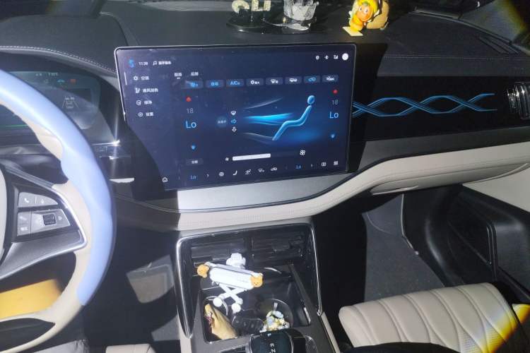 Used BYD Tang New Energy 2022 EV 730KM Luxury Model Audio And AC Panel