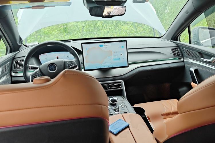 Used BYD Tang New Energy 2022 DM-i 252km Luxury Model Center Console