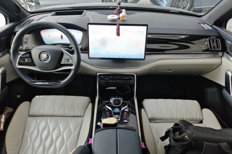 Used BYD Tang New Energy 2022 EV 730KM Luxury Model Center Console