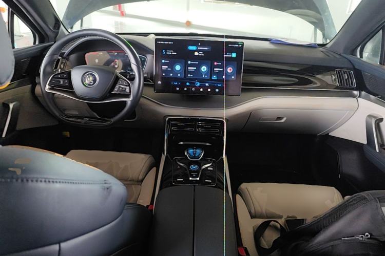 Used BYD Tang New Energy 2022 EV 730KM Luxury Model Center Console