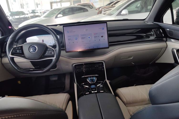 Used BYD Tang New Energy 2022 EV 600KM Luxury Model Center Console