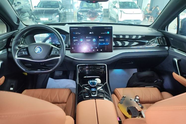 Used BYD Tang New Energy 2022 EV 730KM Luxury Model Center Console