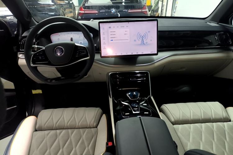 Used BYD Tang New Energy 2022 EV 600KM Luxury Model Center Console