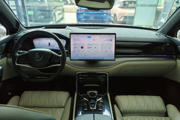 Used BYD Tang New Energy 2022 EV 635 km All-Wheel-Drive Flagship Model Center Console