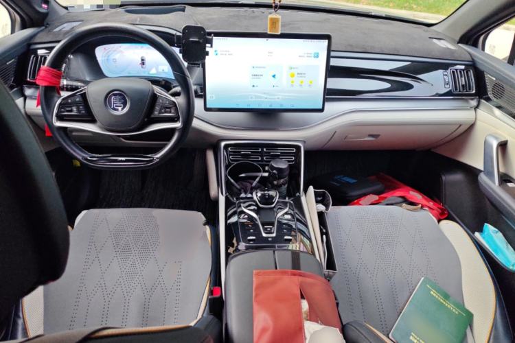 Used BYD Tang New Energy 2022 DM-i 252km Luxury Model Center Console