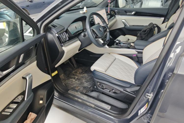 Used BYD Tang New Energy 2022 EV 730KM Luxury Model Driver Seat