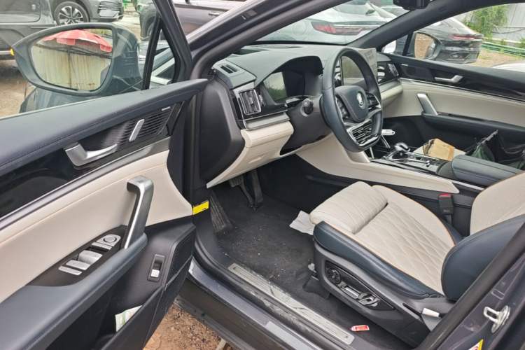 Used BYD Tang New Energy 2022 EV 600KM Luxury Model Driver Seat