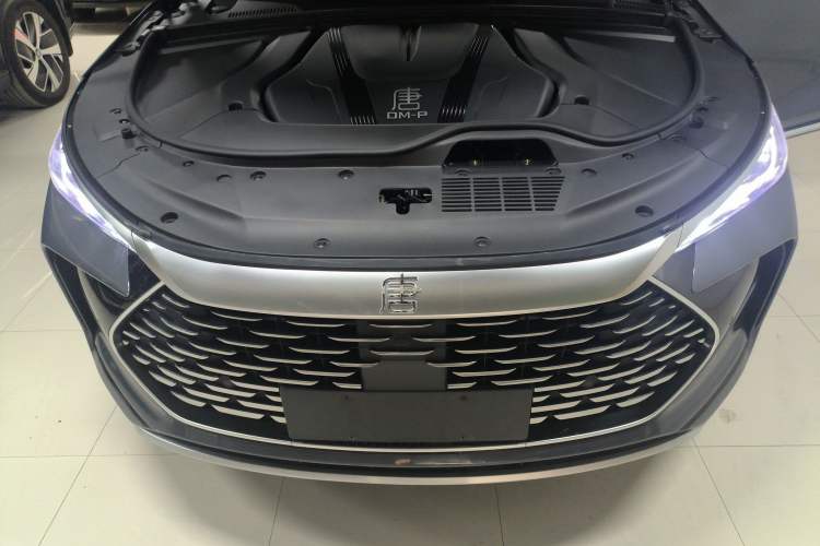 Used BYD Tang New Energy 2022 DM-p 215 km All-Wheel-Drive Deluxe Model Engine Bay