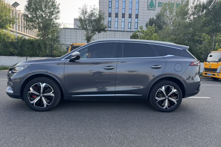 Used BYD Tang New Energy 2022 EV 730KM Luxury Model Exterior 2