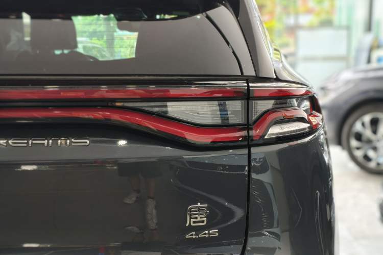 Used BYD Tang New Energy 2022 EV 635 km All-Wheel-Drive Flagship Model Exterior 3