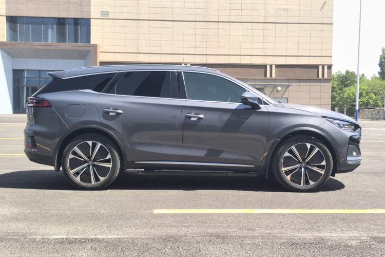 Used BYD Tang New Energy 2022 DM-p 215KM Four-Wheel Drive Flagship Model Exterior 3