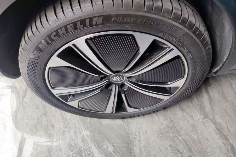 Used BYD Tang New Energy 2022 EV 635 km All-Wheel-Drive Flagship Model Exterior 5