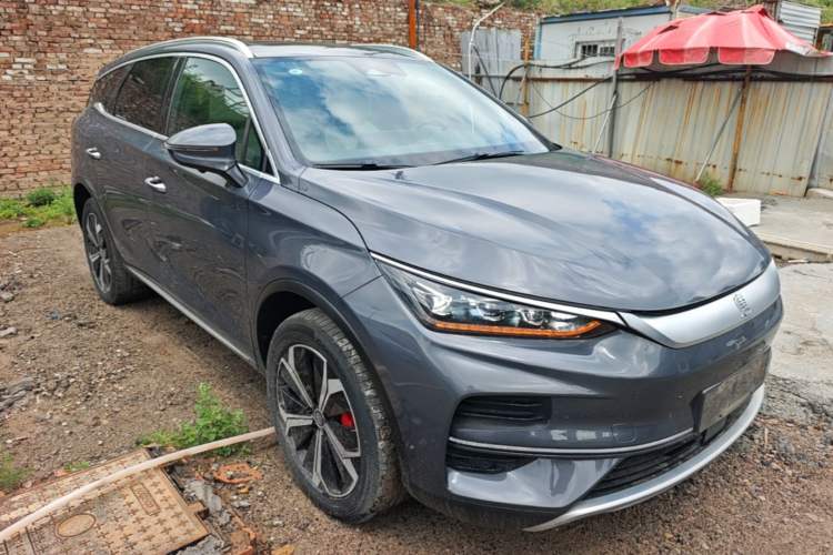 Used BYD Tang New Energy 2022 EV 600KM Luxury Model Front Right 45 Deg