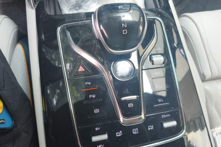 Used BYD Tang New Energy 2022 DM-p 215KM Four-Wheel Drive Flagship Model Gear Lever