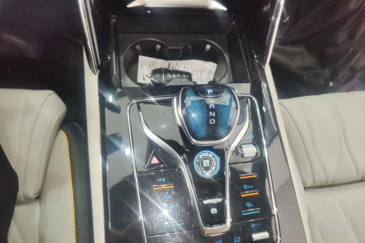 Used BYD Tang New Energy 2022 DM-p 215KM Four-Wheel Drive Flagship Model Gear Lever