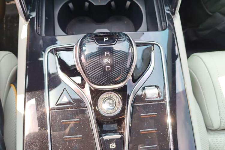 Used BYD Tang New Energy 2022 EV 730KM Luxury Model Gear Lever