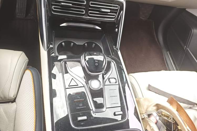 Used BYD Tang New Energy 2022 DM-p 215 km All-Wheel-Drive Deluxe Model Gear Lever