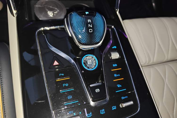 Used BYD Tang New Energy 2022 DM-p 215 km All-Wheel-Drive Deluxe Model Gear Lever