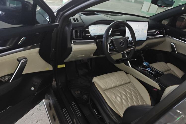 Used BYD Tang New Energy 2022 DM-p 215 km All-Wheel-Drive Deluxe Model Interior 2