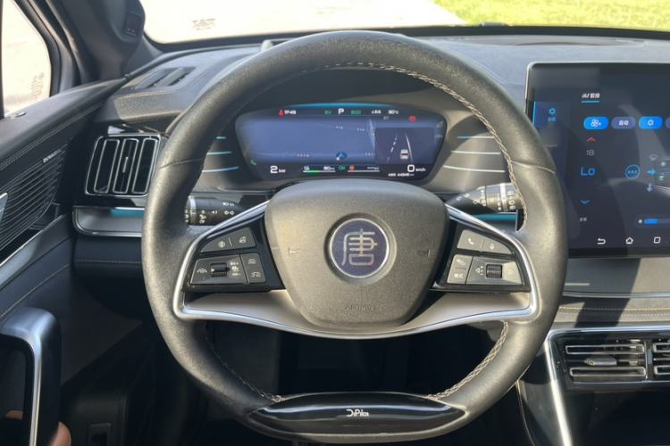 Used BYD Tang New Energy 2022 DM-p 215KM Four-Wheel Drive Flagship Model Interior 2