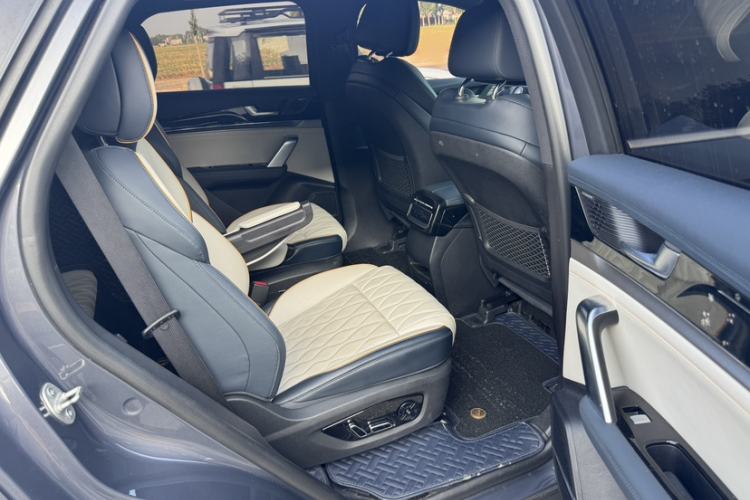 Used BYD Tang New Energy 2022 EV 730KM Luxury Model Interior 3