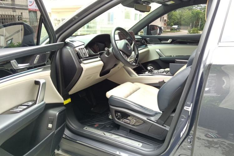 Used BYD Tang New Energy 2022 EV 730KM Luxury Model Interior 3