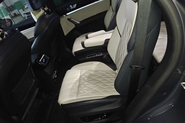 Used BYD Tang New Energy 2022 DM-p 215 km All-Wheel-Drive Deluxe Model Interior 3