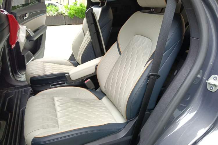 Used BYD Tang New Energy 2022 EV 730KM Luxury Model Interior 4