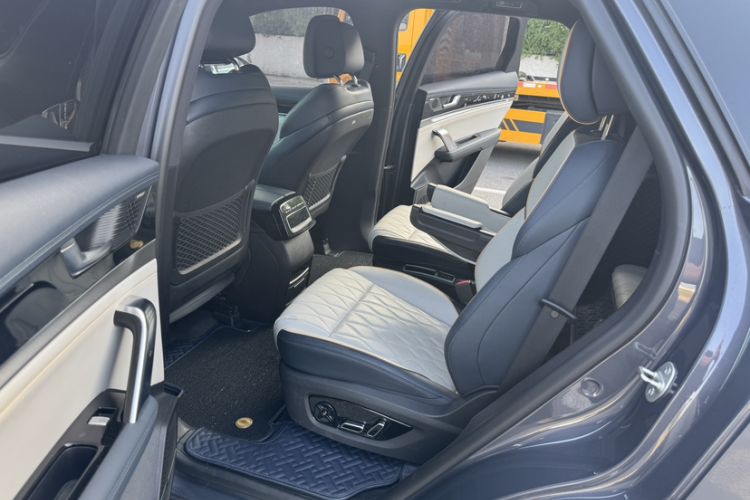 Used BYD Tang New Energy 2022 EV 730KM Luxury Model Interior 6