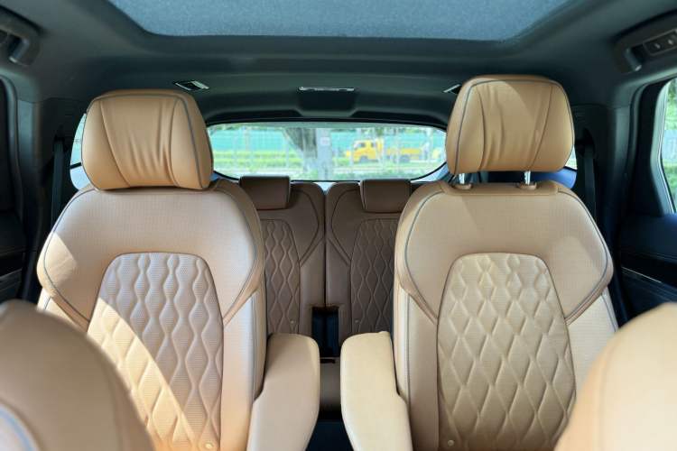 Used BYD Tang New Energy 2022 EV 635 km All-Wheel-Drive Flagship Model Interior 7